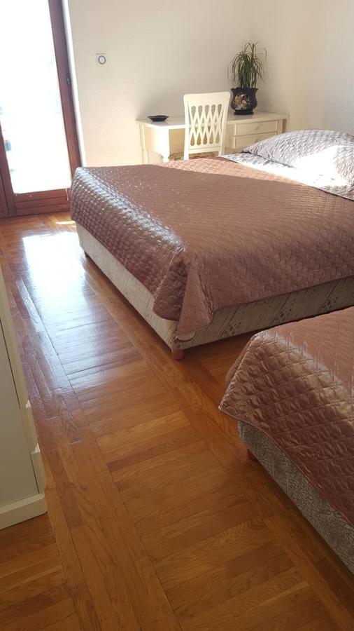 Apartment Sara Pirovac Luaran gambar